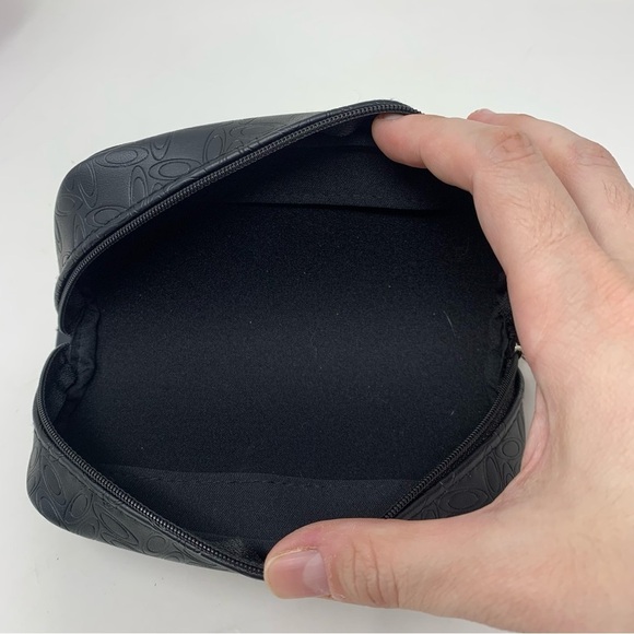 Oakley Glasses Case Black with Embossed Logo - Picture 4 of 5